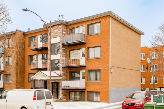 2320 Duff Court St in Lachine, QC - Building Photo - Building Photo