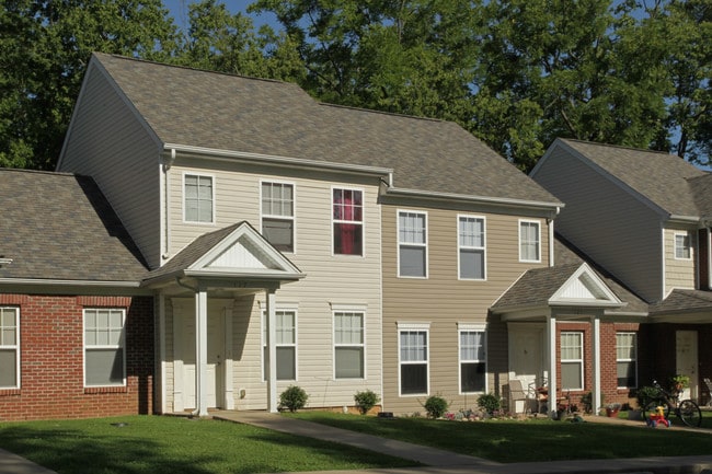 Arbor Place Townhomes in Versailles, KY - Foto de edificio - Building Photo