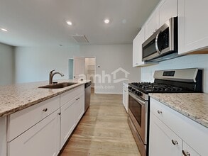306 Squire Pope Rd in Hilton Head Island, SC - Building Photo - Building Photo