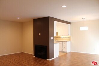 2349 S Bentley Ave in Los Angeles, CA - Building Photo - Building Photo