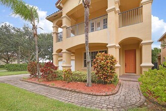 748 Cresta Cir in West Palm Beach, FL - Building Photo - Building Photo