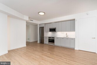 1630 Columbia Rd NW, Unit 720 in Washington, DC - Building Photo - Building Photo