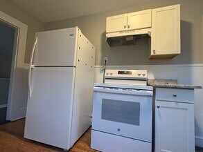 818 Pine St in Bristol, CT - Building Photo - Building Photo