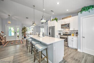 299 S Heathwood Dr in Marco Island, FL - Building Photo - Building Photo