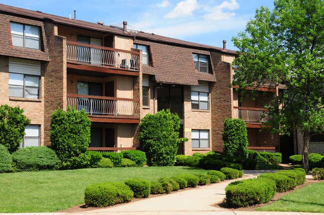 Edison and Blueberry Village in Edison, NJ - Building Photo - Building Photo