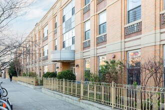 Manzione Red Hook Co-ops in Brooklyn, NY - Foto de edificio - Building Photo