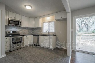 9404 E 80 Terrace in Raytown, MO - Building Photo - Building Photo