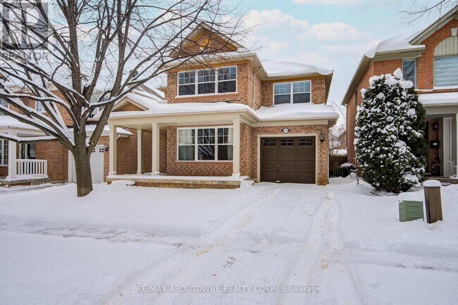 1230 Sagewood Crescent in Oakville, ON - Building Photo - Building Photo