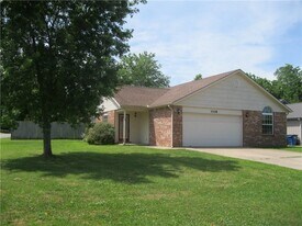 3008 Levi Ln in Bentonville, AR - Building Photo