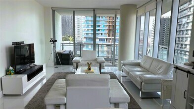 92 SW 3rd St, Unit 1505 in Miami, FL - Building Photo - Building Photo