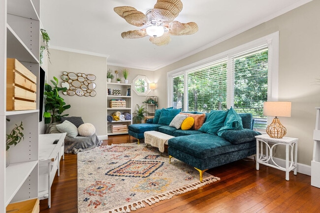 property at 6 Elwyn Rd