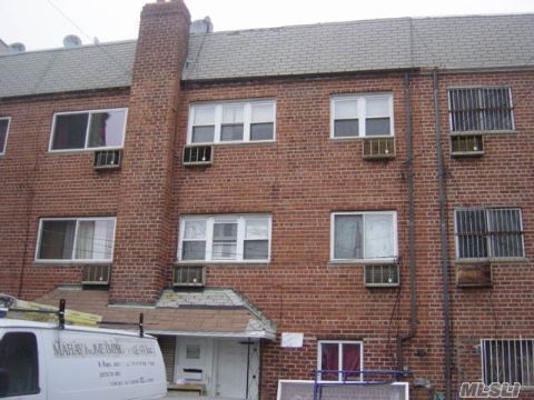 94-25 Lefferts Blvd in Jamaica, NY - Building Photo