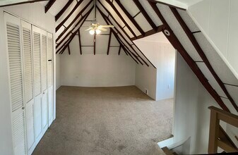 2022 Plainview Ave, Unit 2nd floor in Pittsburgh, PA - Building Photo - Building Photo