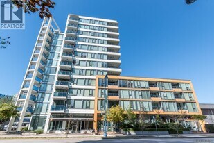 7117 Elmbridge Way in Richmond, BC - Building Photo