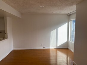 4200 Vía Dolce in Los Angeles, CA - Foto de edificio - Building Photo