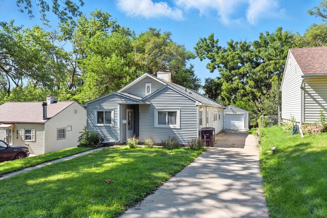 6612 Charles St in Omaha, NE - Foto de edificio - Building Photo