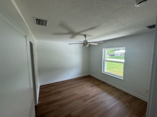 1355 24th Ave SW in Vero Beach, FL - Building Photo - Building Photo