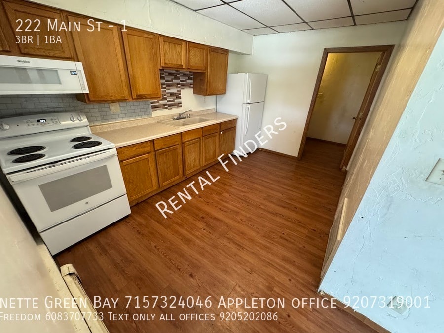 222 E Main St in Chilton, WI - Building Photo