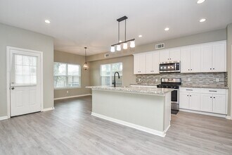 8215 Bonaire St in Houston, TX - Building Photo - Building Photo