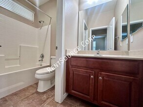 28390 Esplanada Dr in Santa Clarita, CA - Building Photo - Building Photo