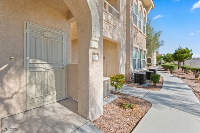 10550 W Alexander Rd, Unit 2057 in Las Vegas, NV - Building Photo - Building Photo