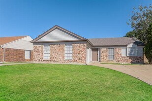 3805 Big Leaf Ln in Fort Worth, TX - Building Photo