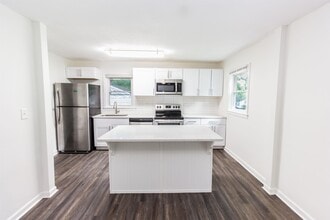 231 Maple St in Hapeville, GA - Building Photo - Building Photo