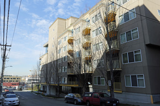 Mercerview Apartments in Seattle, WA - Foto de edificio - Building Photo