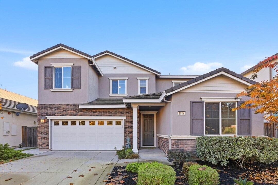 1818 Tarragon Dr in Gilroy, CA - Building Photo