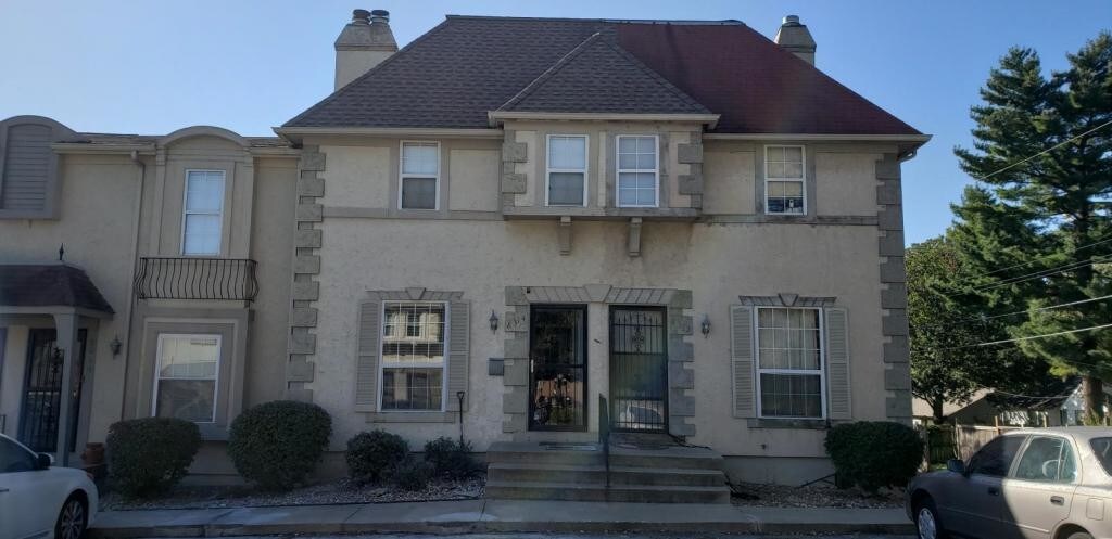 8314 Metcalf Ave in Overland Park, KS - Building Photo