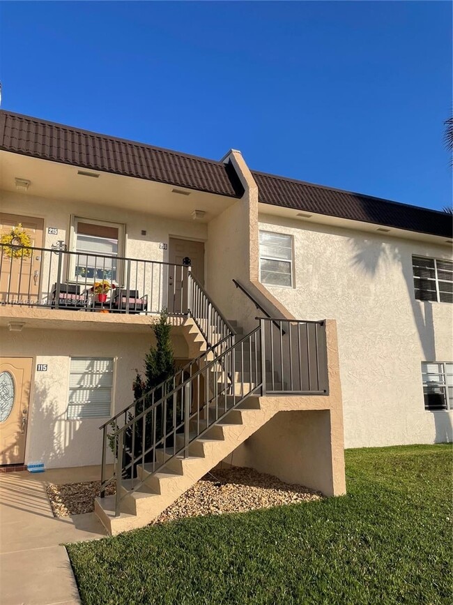 110 Lake Meryl Dr in West Palm Beach, FL - Building Photo - Building Photo