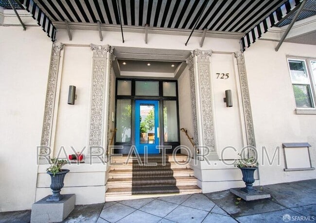property at 725 Pine St