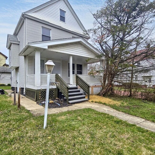 property at 13721 Beachwood Ave
