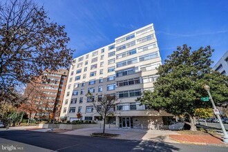 2401 H St NW in Washington, DC - Building Photo - Building Photo