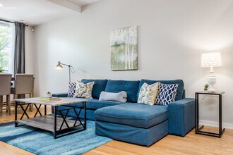1138 W Catalpa Ave in Chicago, IL - Building Photo - Building Photo