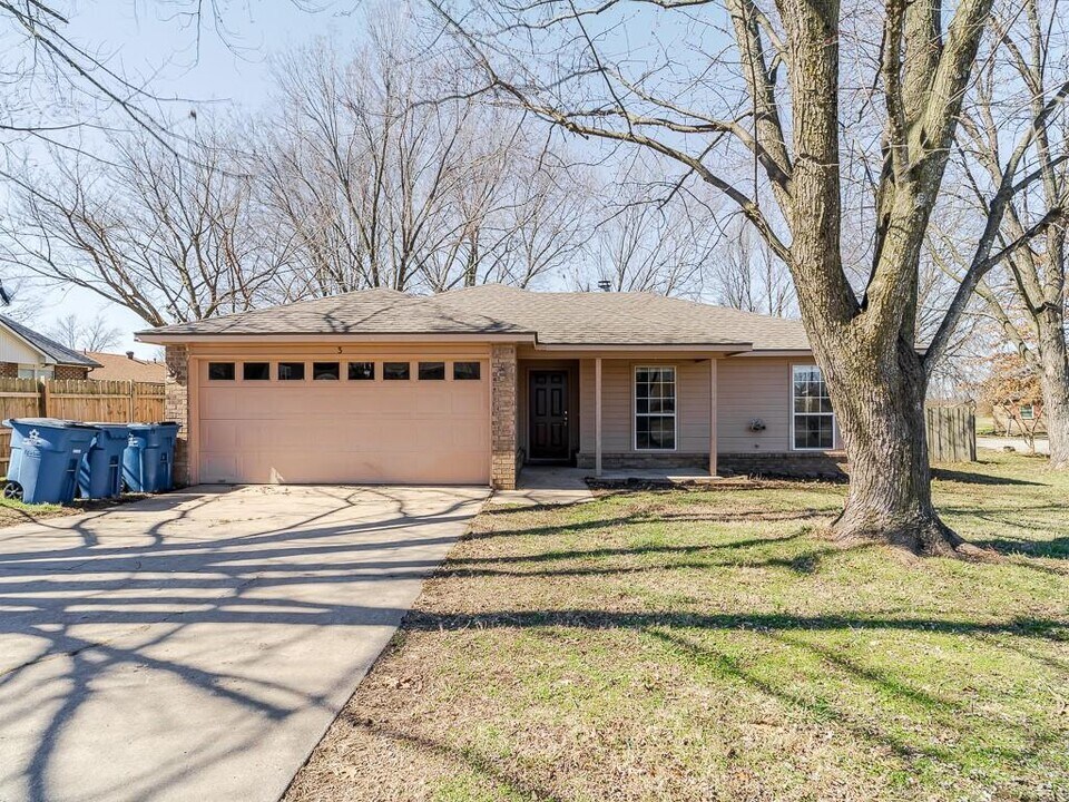 3 McIntosh Ln in Bentonville, AR - Building Photo