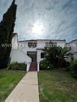 1445 S Canfield Ave in Los Angeles, CA - Building Photo