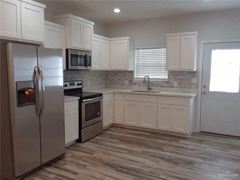 518 Carlisle Ave-Unit -1 in Edinburg, TX - Building Photo