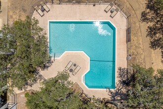 Summit at Henderson Pass in San Antonio, TX - Foto de edificio - Building Photo