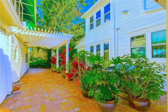 property at 1427 El Prado Ave