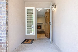 7433 N 5th St in Fresno, CA - Building Photo - Building Photo