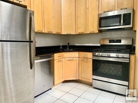 WEST 104 STREET, Unit 35 in New York, NY - Building Photo