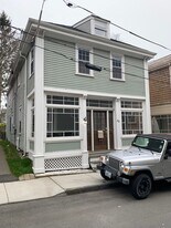 33 Dennison St, Unit 1 in Newport, RI - Building Photo
