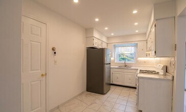 1018 Koelle Blvd in Secaucus, NJ - Building Photo - Building Photo