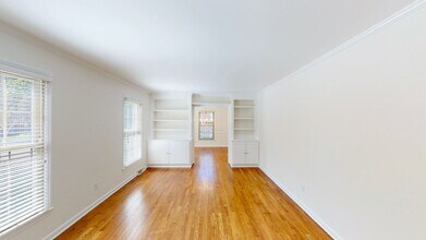 6810 Rosemary Ln in Charlotte, NC - Building Photo - Building Photo