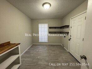 6626 Deborah Dr E in Mobile, AL - Building Photo - Building Photo