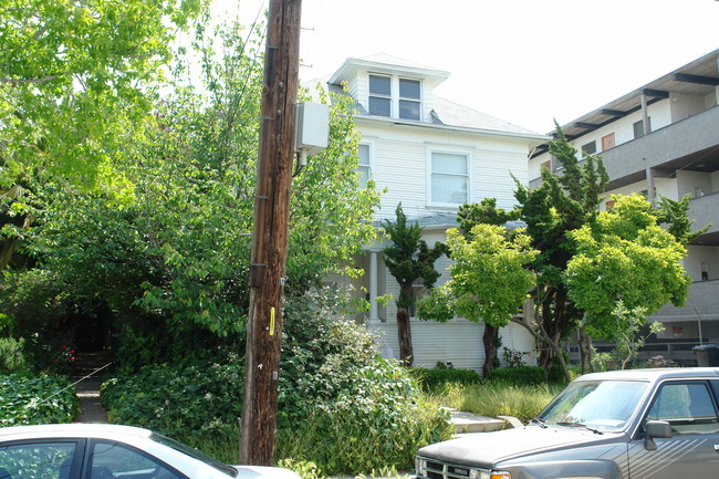 2517 Regent St in Berkeley, CA - Foto de edificio - Building Photo