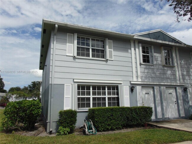 1774 SW 81st Terrace in Davie, FL - Building Photo - Building Photo