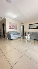 8007 W 6th Ave, Unit E in Hialeah, FL - Building Photo - Building Photo