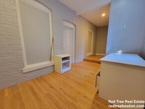 846 Huntington Ave, Unit 1 in Boston, MA - Foto de edificio - Building Photo